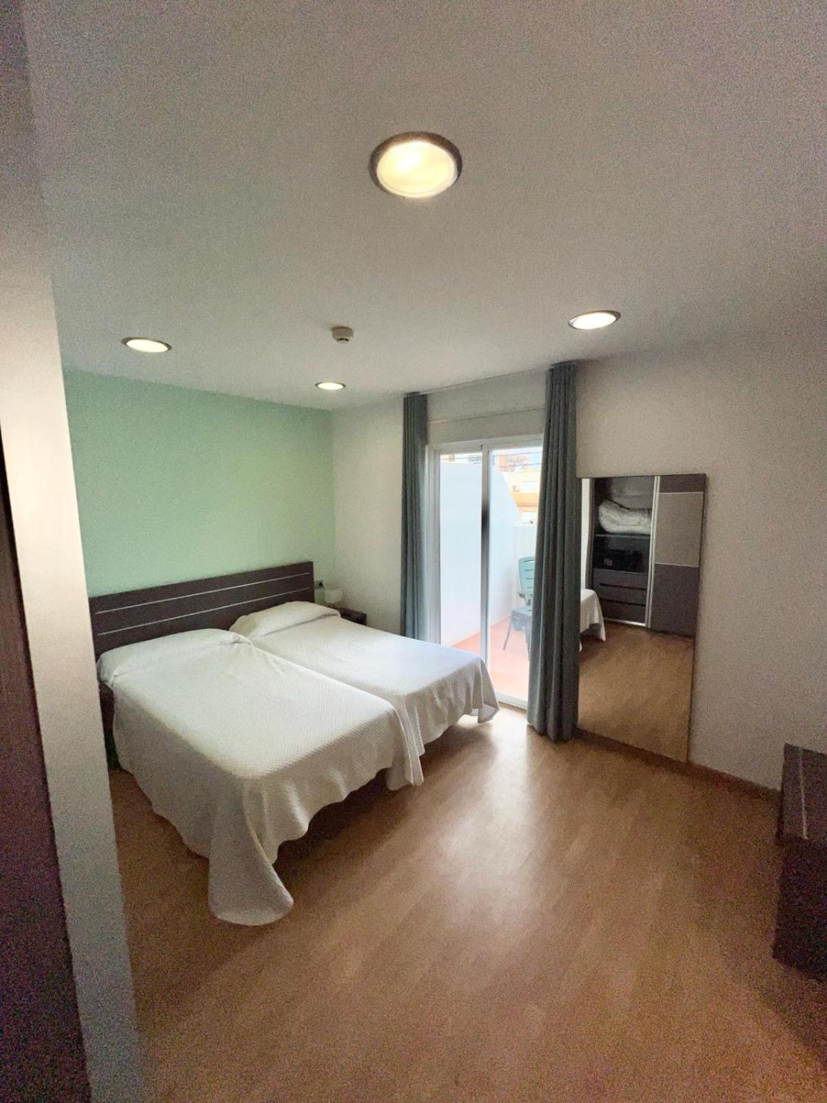 Hotel Clopy Rocamar Benidorm Bagian luar foto