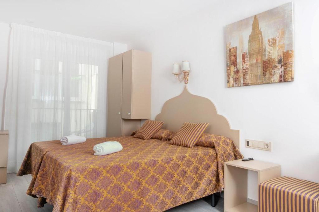 Hotel Clopy Rocamar Benidorm Bagian luar foto